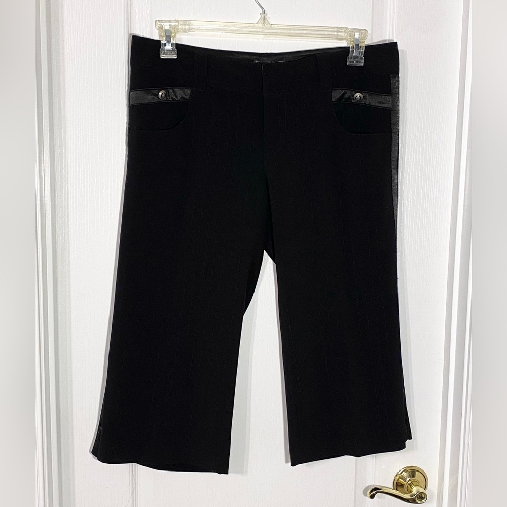 Y2K GUESS Metallic Pinstripe Satin Side Stripe Black Stretch Capri Pants Size 32